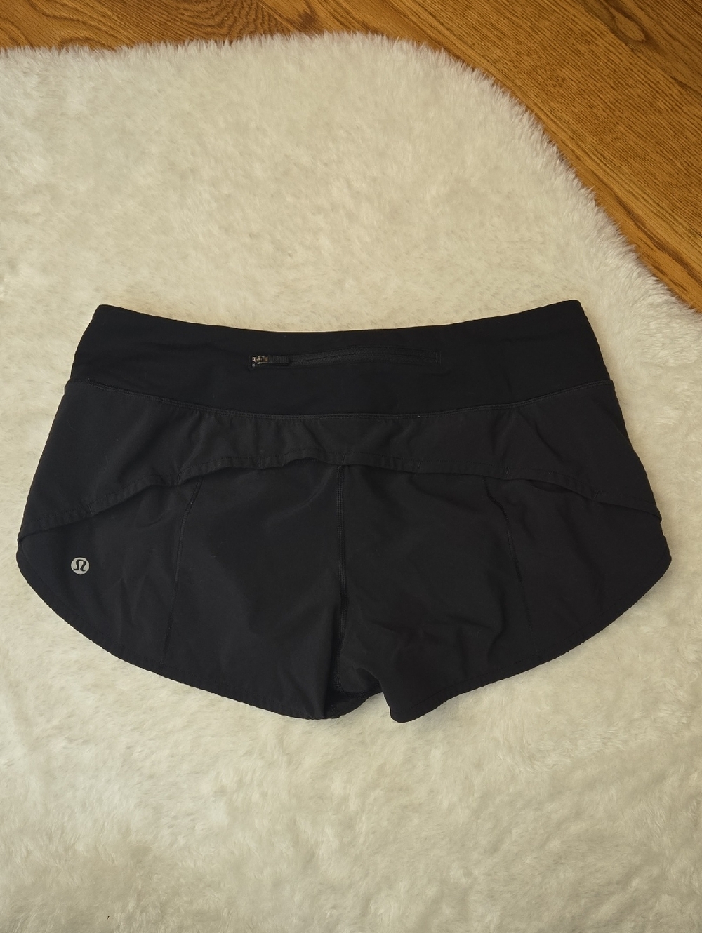 Lululemon Black Speed Shorts, Womens Size 6 - Picture 11 of 11